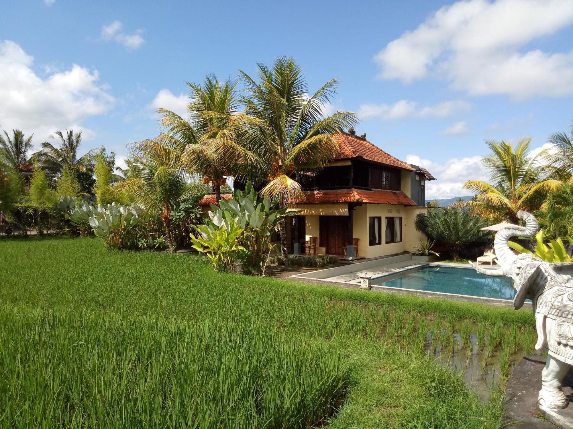 Atres Villa Munduk  Exterior photo