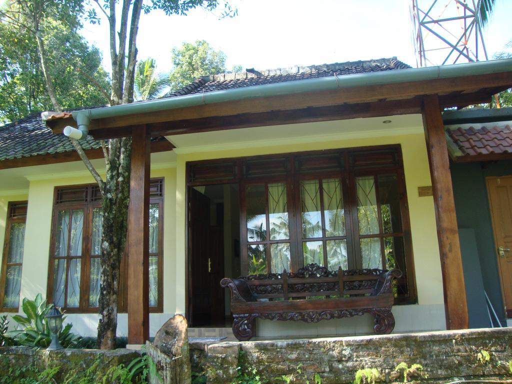 Atres Villa Munduk  Exterior photo